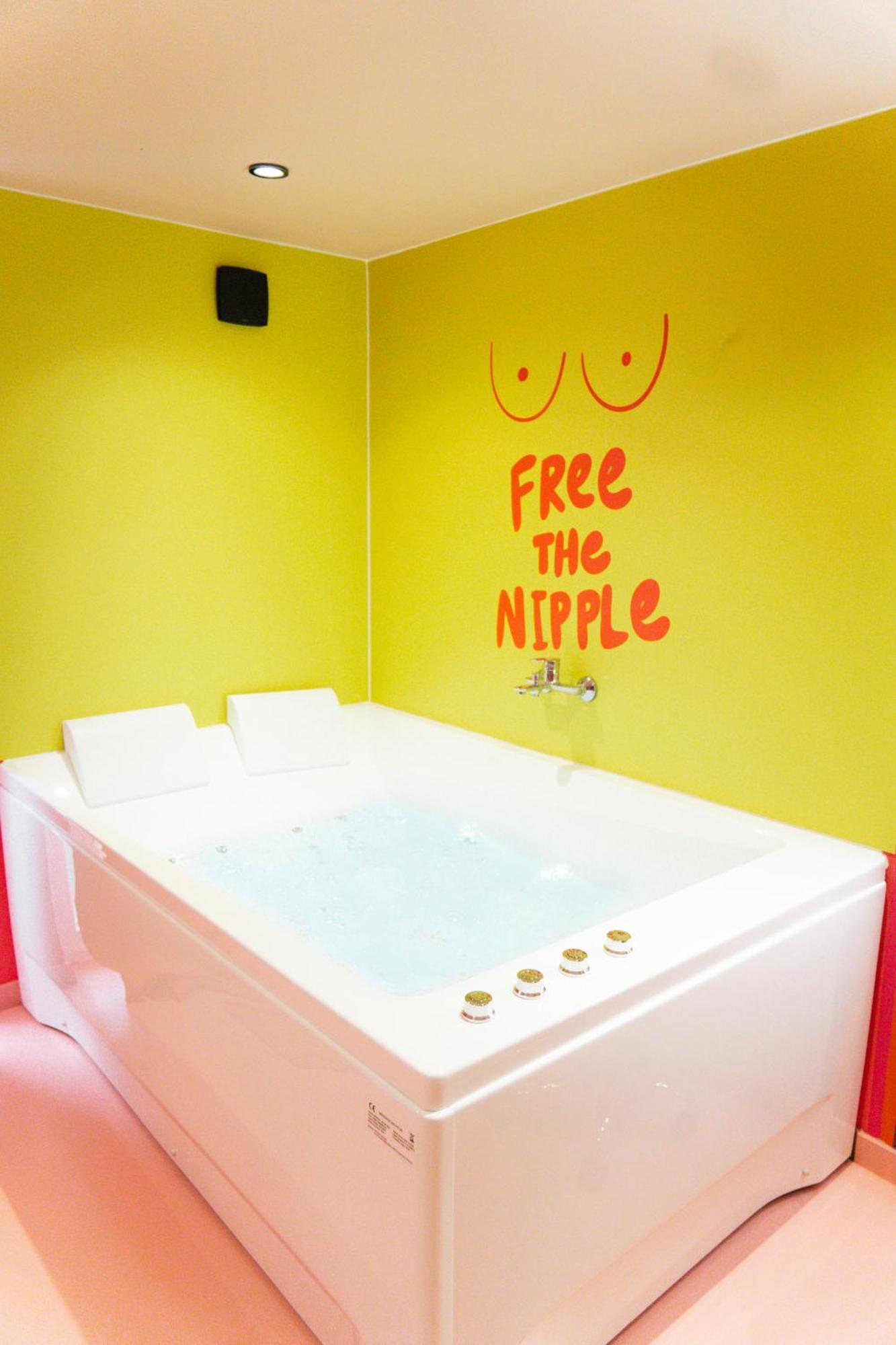 Capsule Girl Power Spa - Balneo - Sauna - Karaoke - Billard - 2 Chambres Charleroi Dış mekan fotoğraf