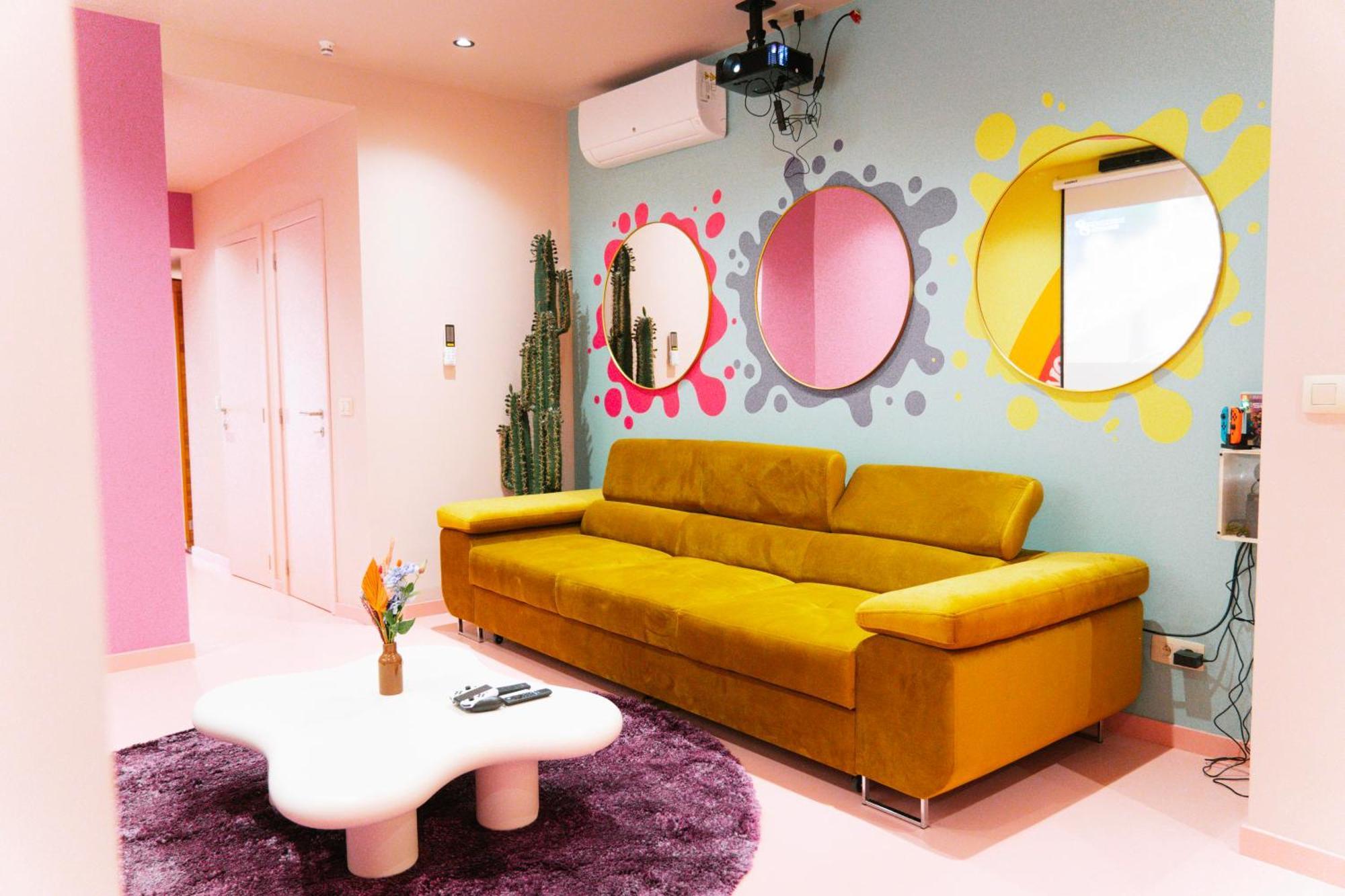 Capsule Girl Power Spa - Balneo - Sauna - Karaoke - Billard - 2 Chambres Charleroi Dış mekan fotoğraf
