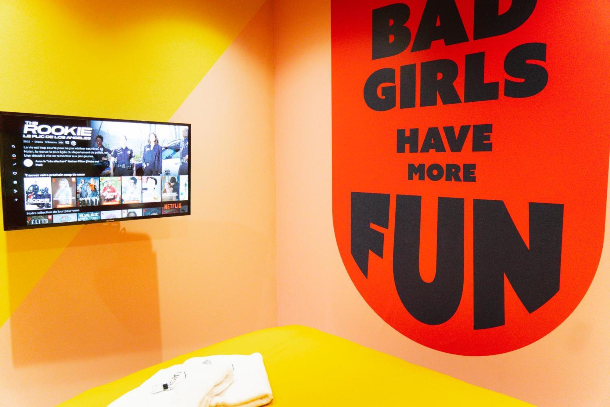 Capsule Girl Power Spa - Balneo - Sauna - Karaoke - Billard - 2 Chambres Charleroi Dış mekan fotoğraf