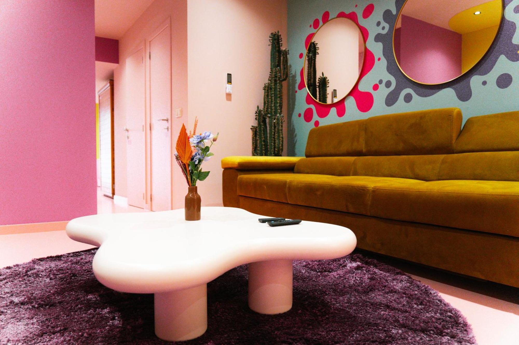 Capsule Girl Power Spa - Balneo - Sauna - Karaoke - Billard - 2 Chambres Charleroi Dış mekan fotoğraf