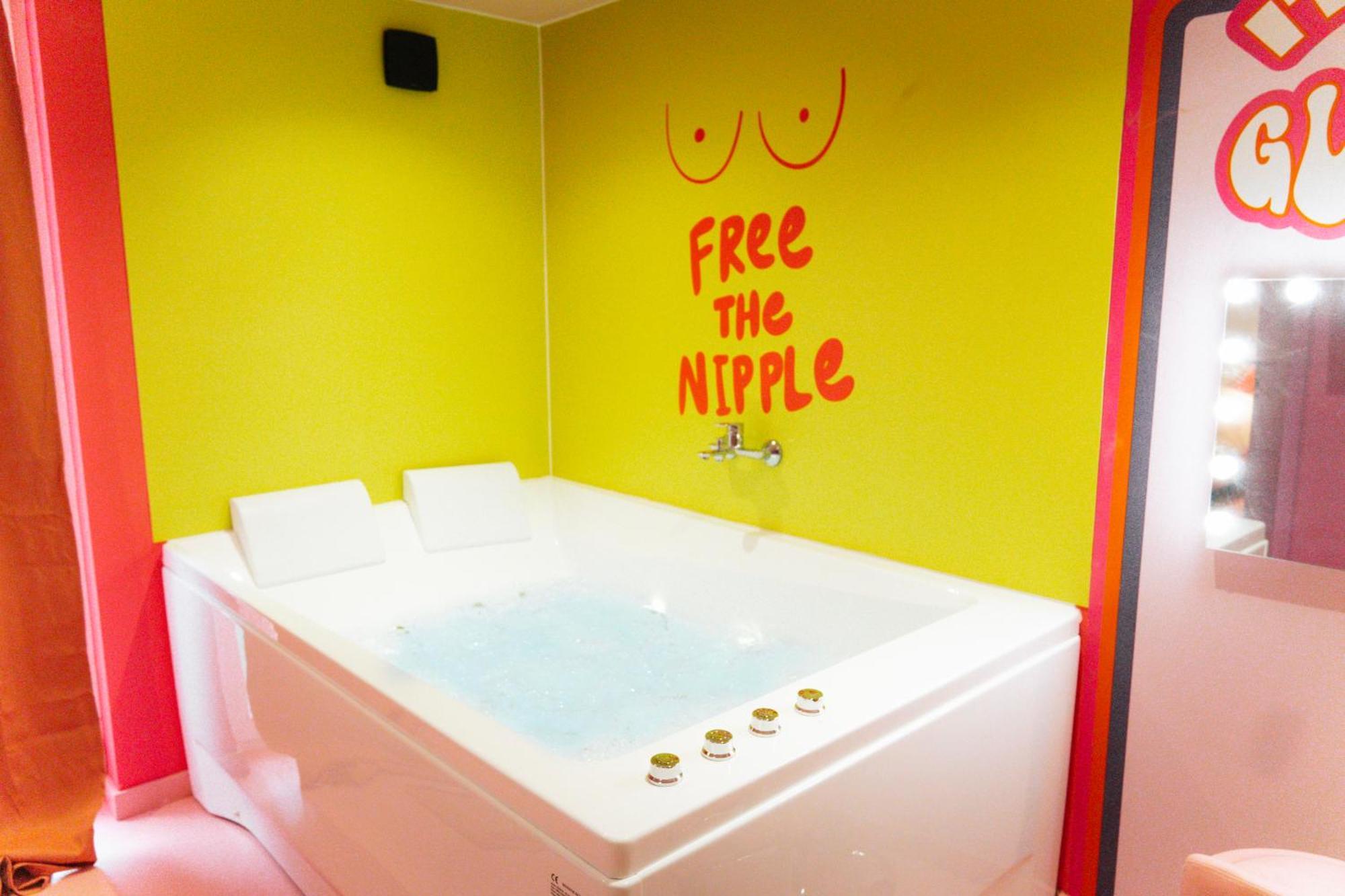 Capsule Girl Power Spa - Balneo - Sauna - Karaoke - Billard - 2 Chambres Charleroi Dış mekan fotoğraf