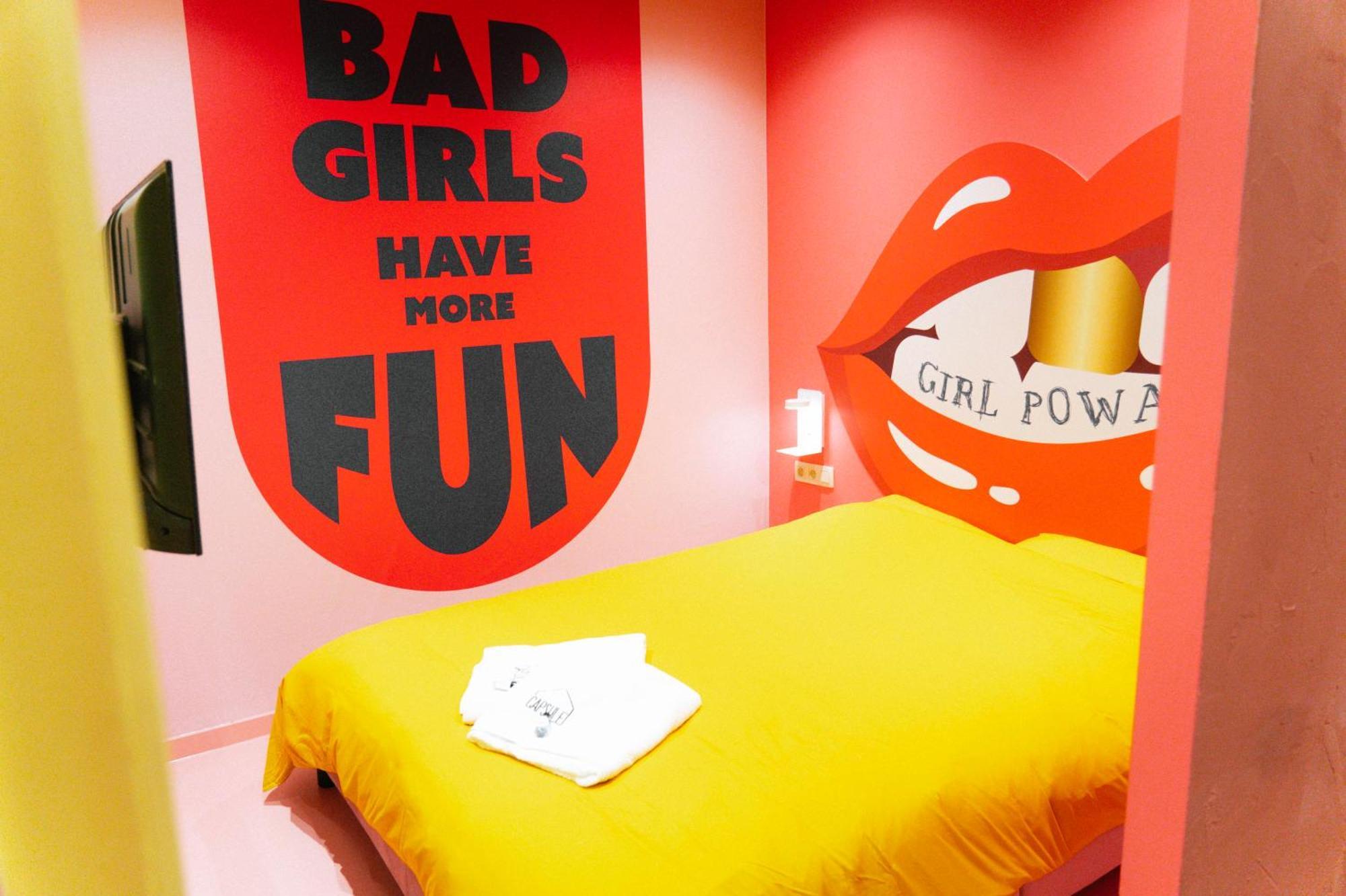 Capsule Girl Power Spa - Balneo - Sauna - Karaoke - Billard - 2 Chambres Charleroi Dış mekan fotoğraf