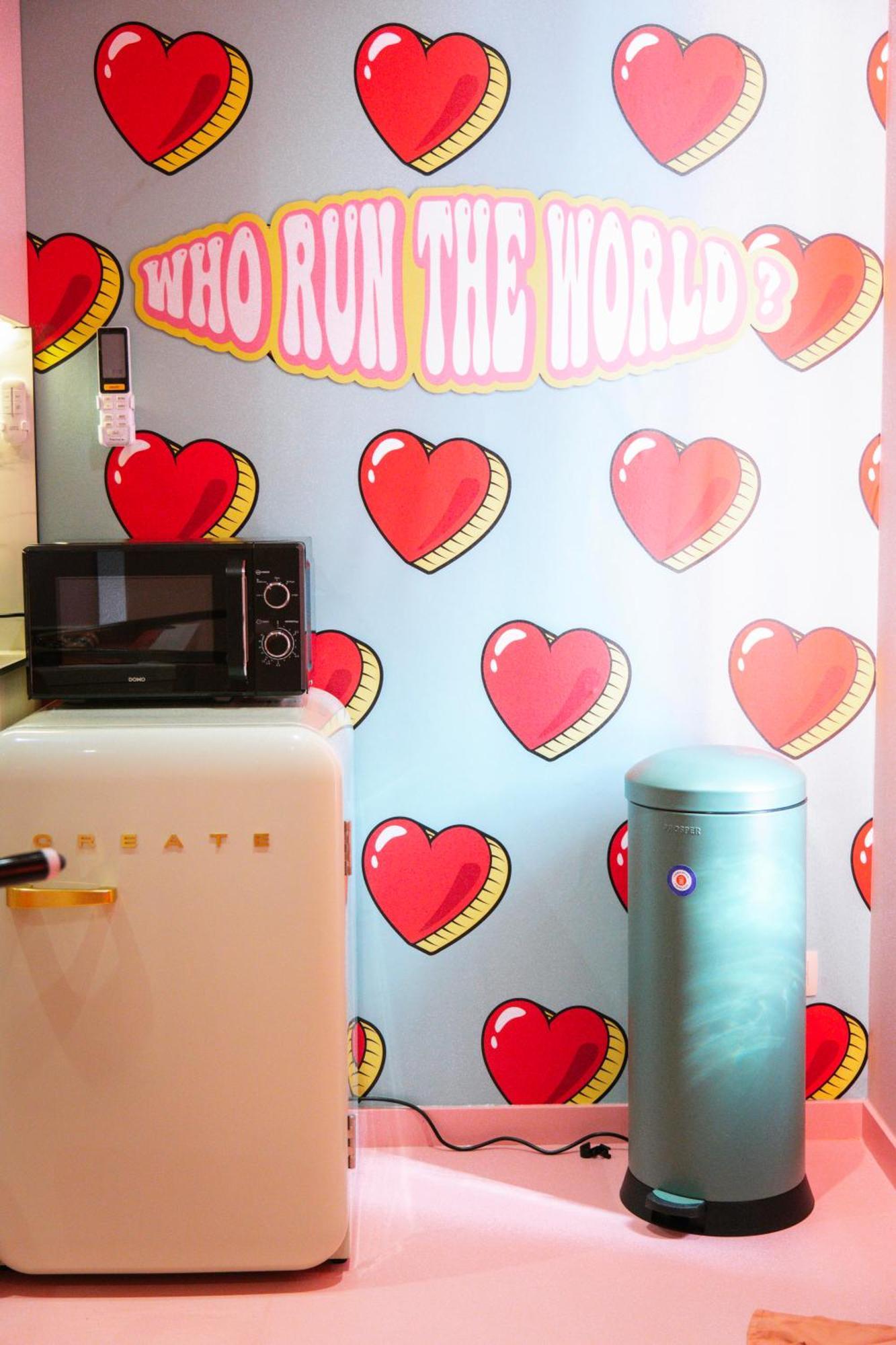 Capsule Girl Power Spa - Balneo - Sauna - Karaoke - Billard - 2 Chambres Charleroi Dış mekan fotoğraf