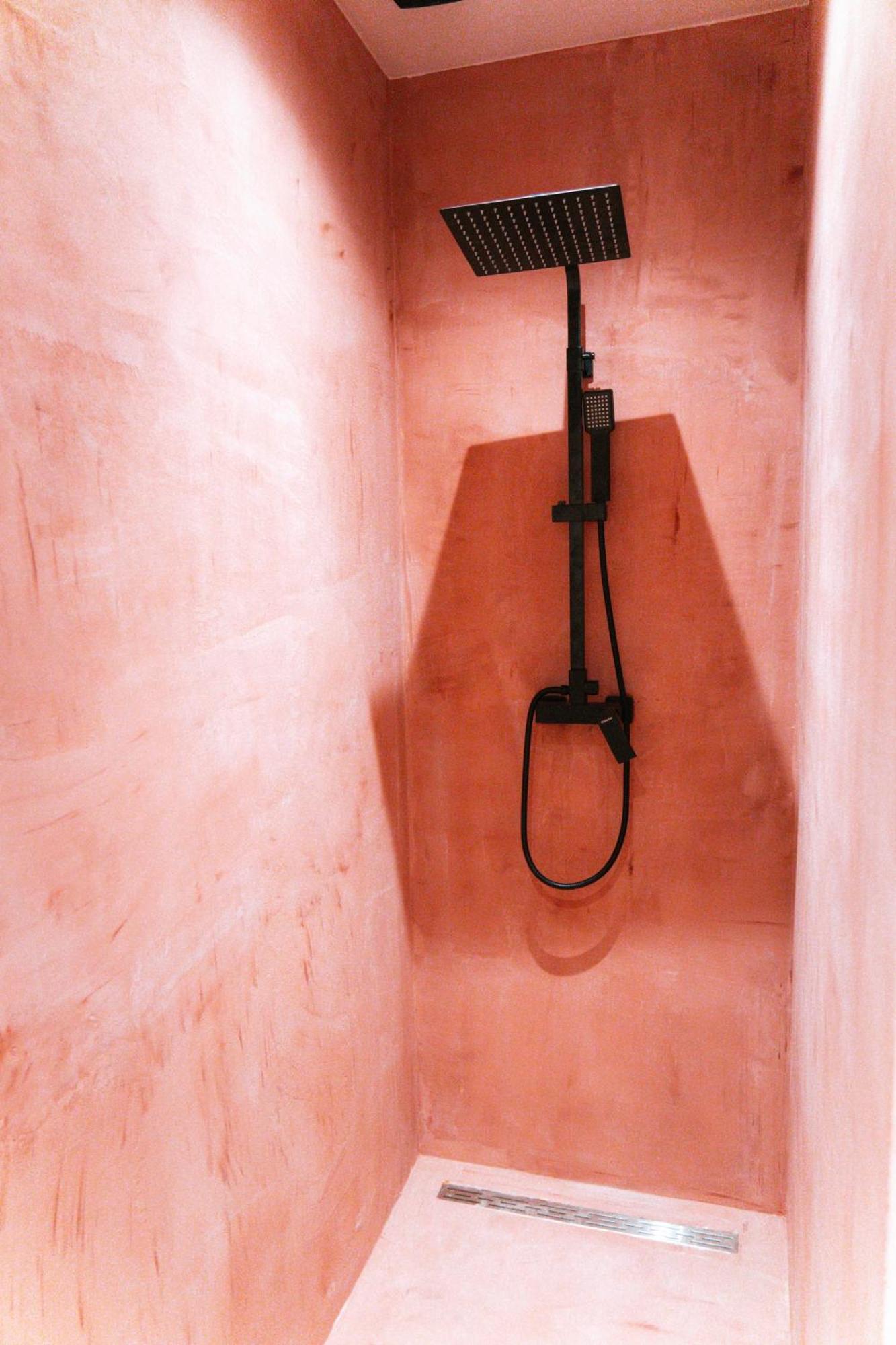 Capsule Girl Power Spa - Balneo - Sauna - Karaoke - Billard - 2 Chambres Charleroi Dış mekan fotoğraf